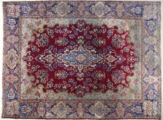 Lote 363: ALFOMBRA PERSA KIRMAN DE LANA TEJIDA A MANO.  ALFOMBRA PERSA KIRMAN DE LANA TEJIDA A MANO. 