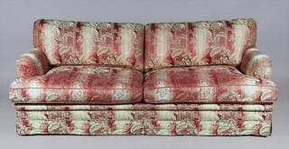Lote 224: SOFA CONFORTABLE PARA DOS AMPLIOS CUERPOS.  SOFA CONFORTABLE PARA DOS AMPLIOS CUERPOS. 