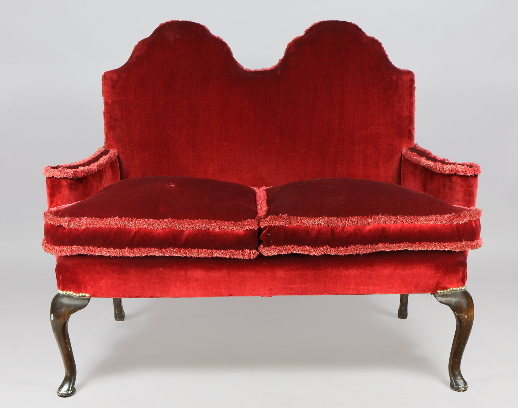  PEQUEÑO SOFA INGLES DE ESTILO QUEEN ANNE. 