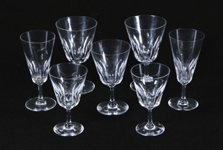 Lote 423: JUEGO DE COPAS DE CRISTAL FRANCES DE BACCARAT SELLADO. JUEGO DE COPAS DE CRISTAL FRANCES DE BACCARAT SELLADO.