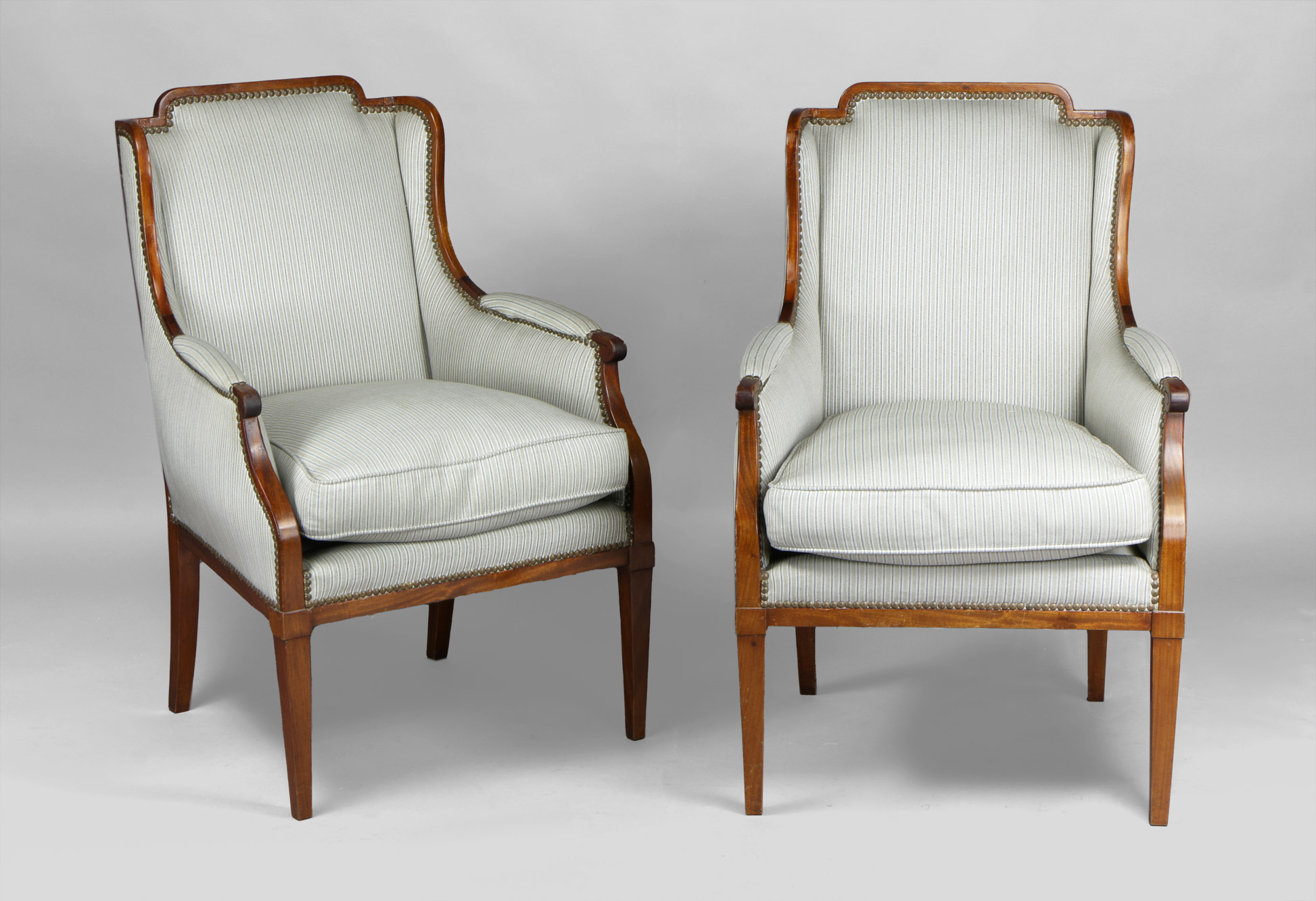  PAR DE SILLONES BERGERE DE ESTILO INGLES EDUARDIANO.