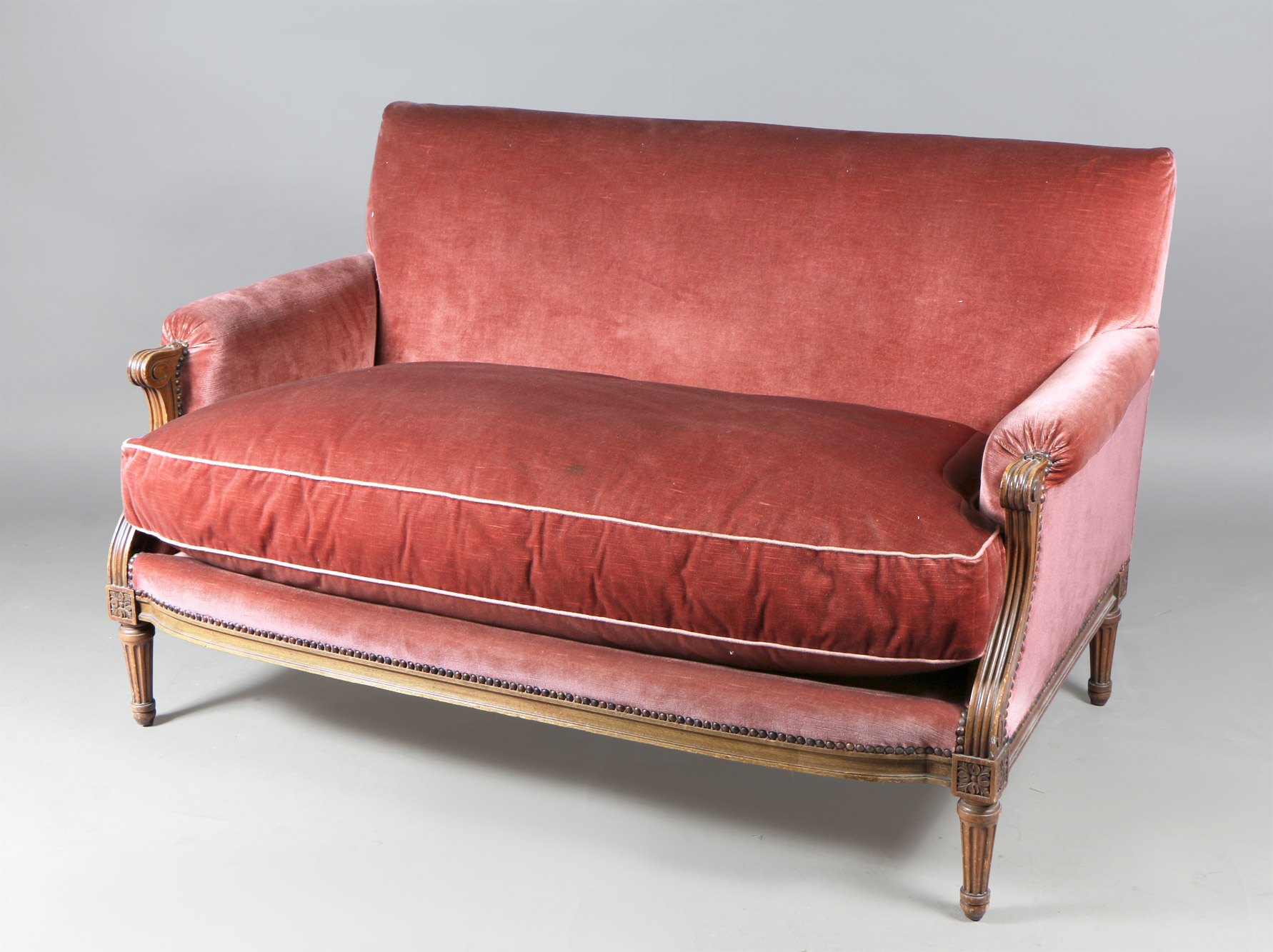  PAR DE PEQUEÑOS SOFAS DE ESTILO FRANCES LUIS XVI. 