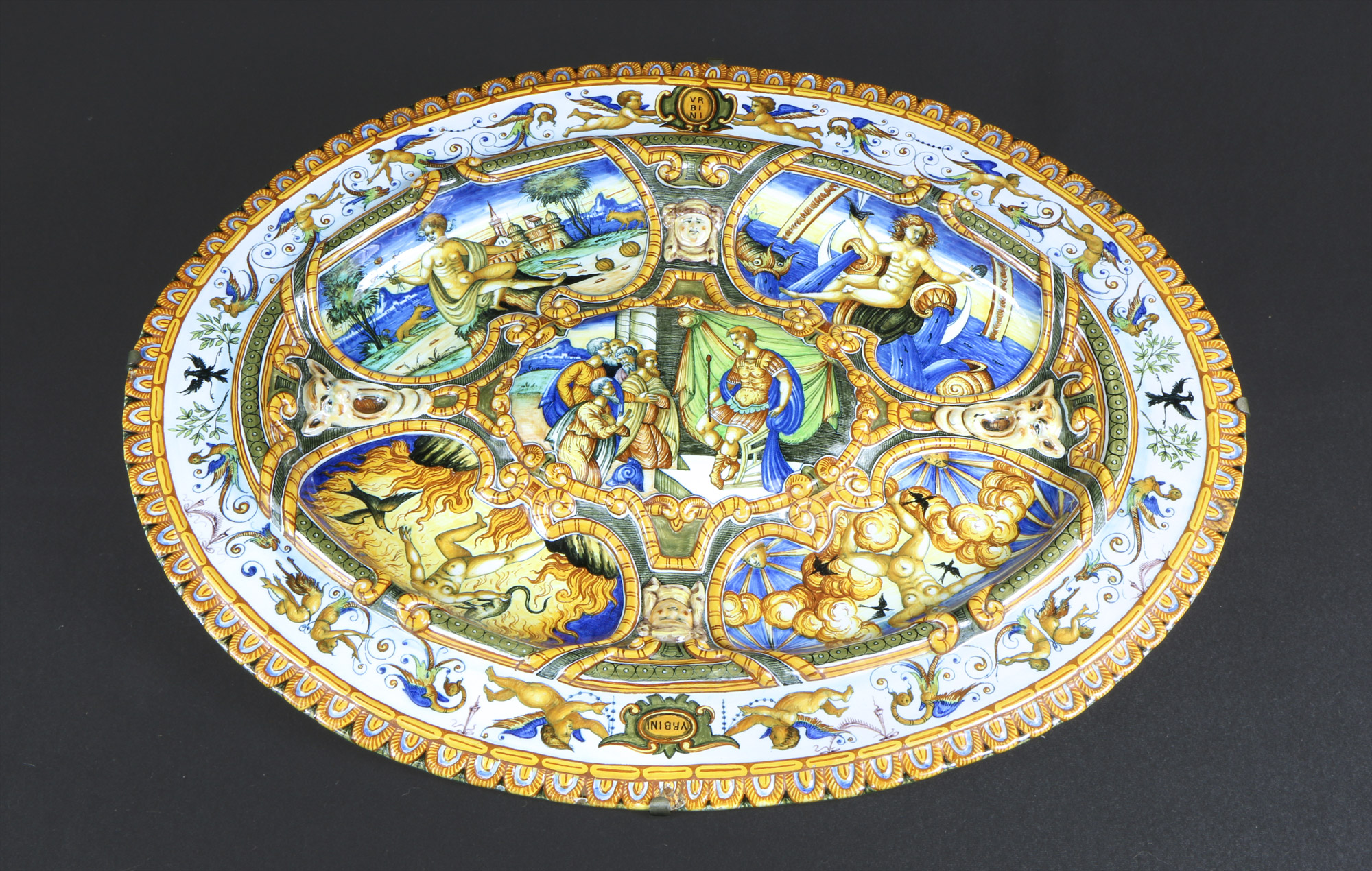  GRAN FUENTE OVAL ITALIANA DE MAYOLICA ESMALTADA.