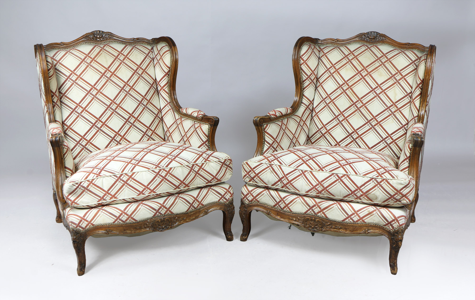  PAR DE SILLONES BERGERE DE ESTILO FRANCES REGENCE. 