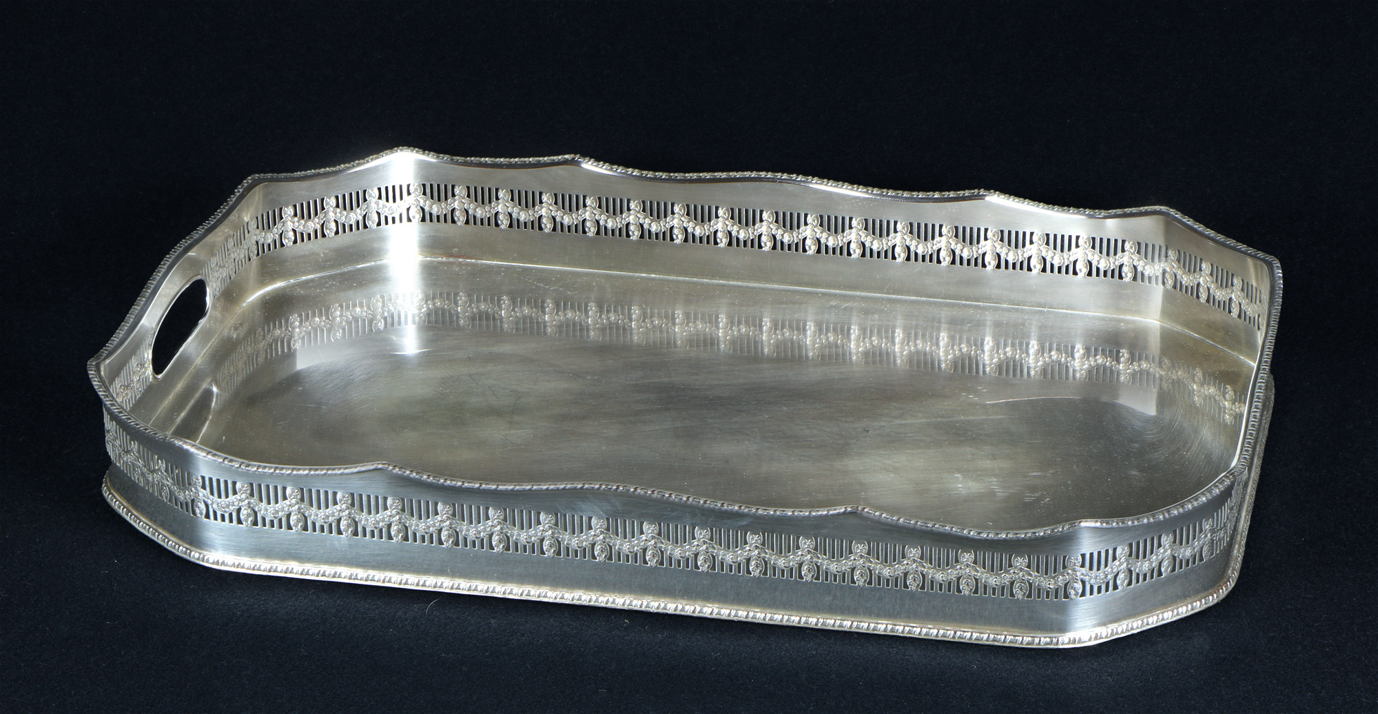  BANDEJA DE METAL EUROPEO PLATEADO. 