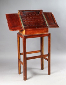 Lote 233: ANTIGUO MUEBLE ESCRIBANIA  FORMADO POR DOS CUERPOS. ANTIGUO MUEBLE ESCRIBANIA  FORMADO POR DOS CUERPOS.